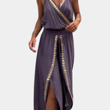 Lorena | Vestido Mono con Detalles Dorados y Ranura en la Pierna