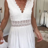 Kim | Vestido de encaje con escote en V