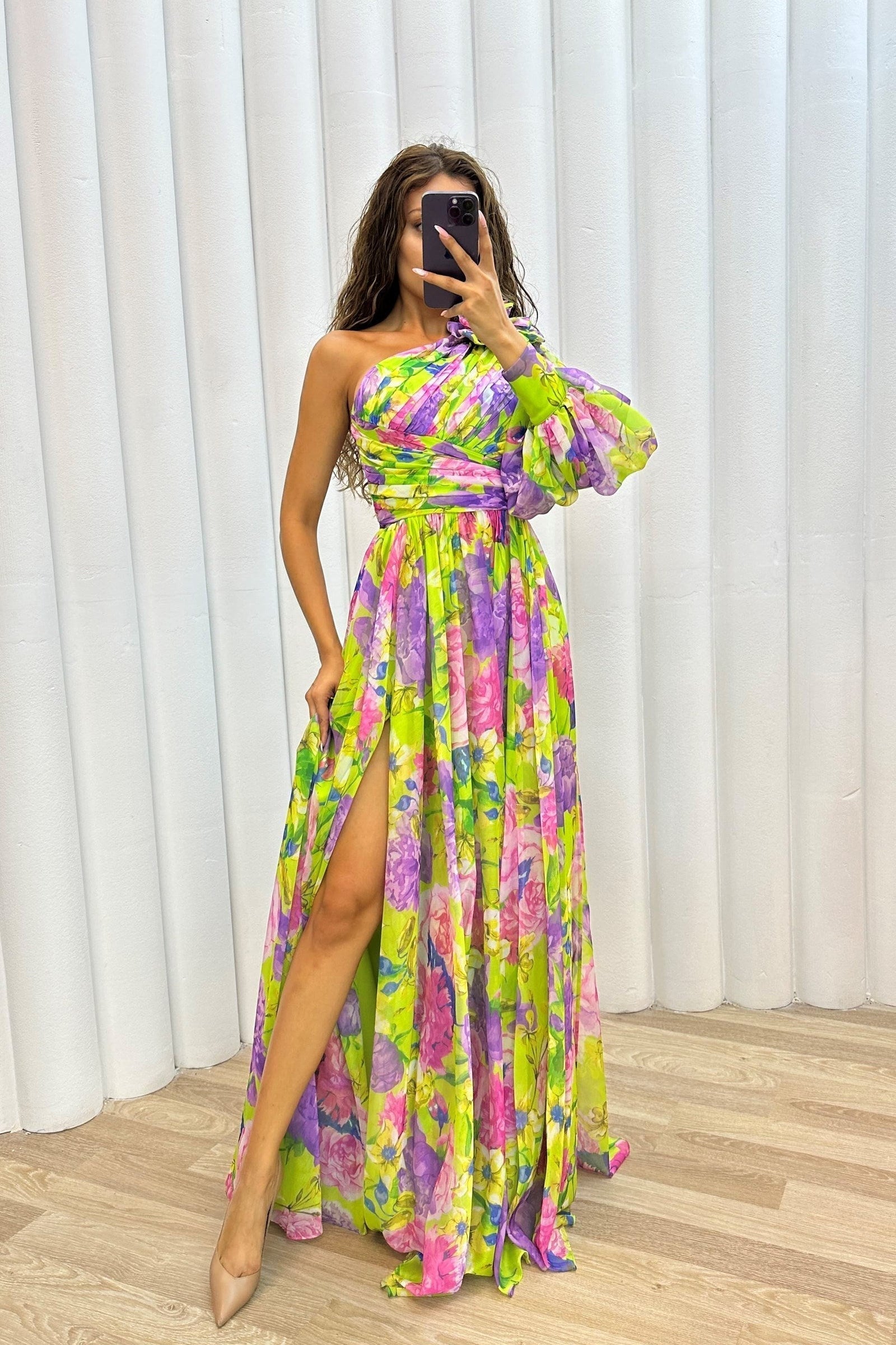 Whitney | Vestido Elegante y Fluyente de Hombro para Eventos de Verano