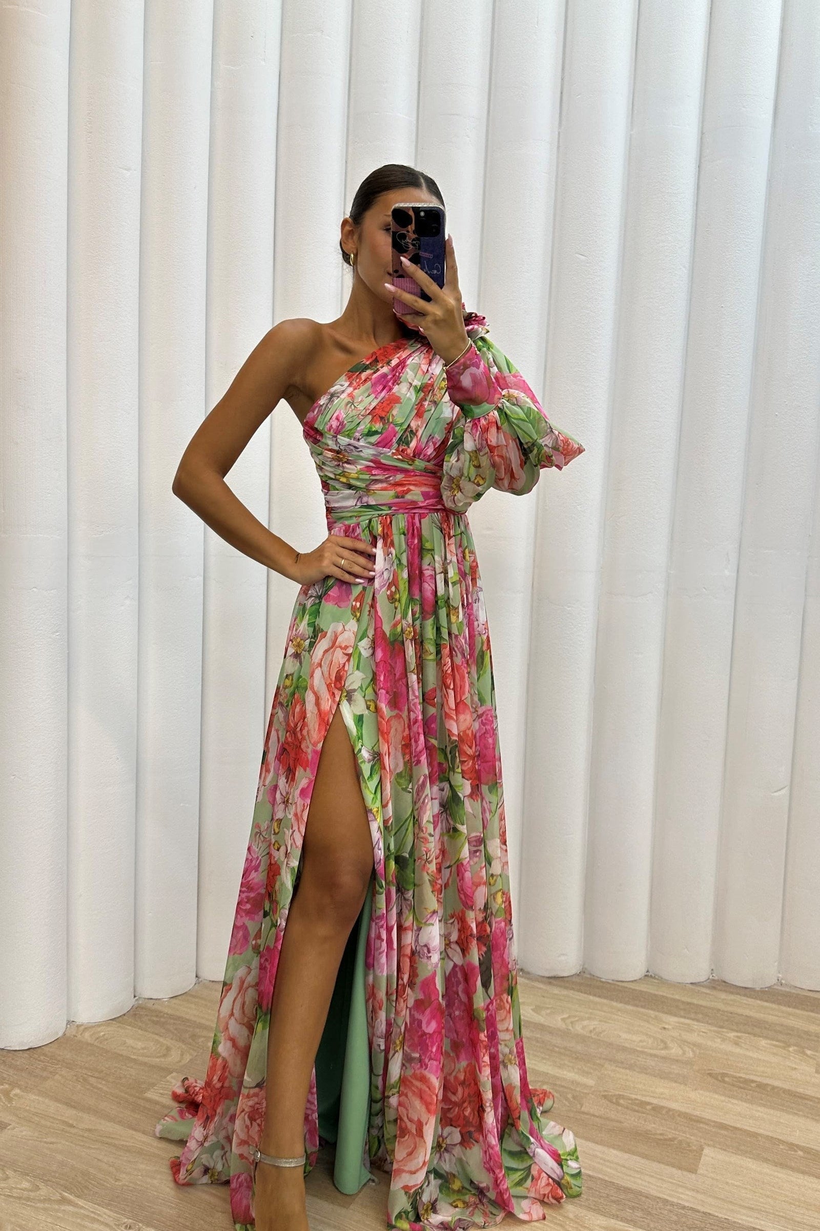 Whitney | Vestido Elegante y Fluyente de Hombro para Eventos de Verano