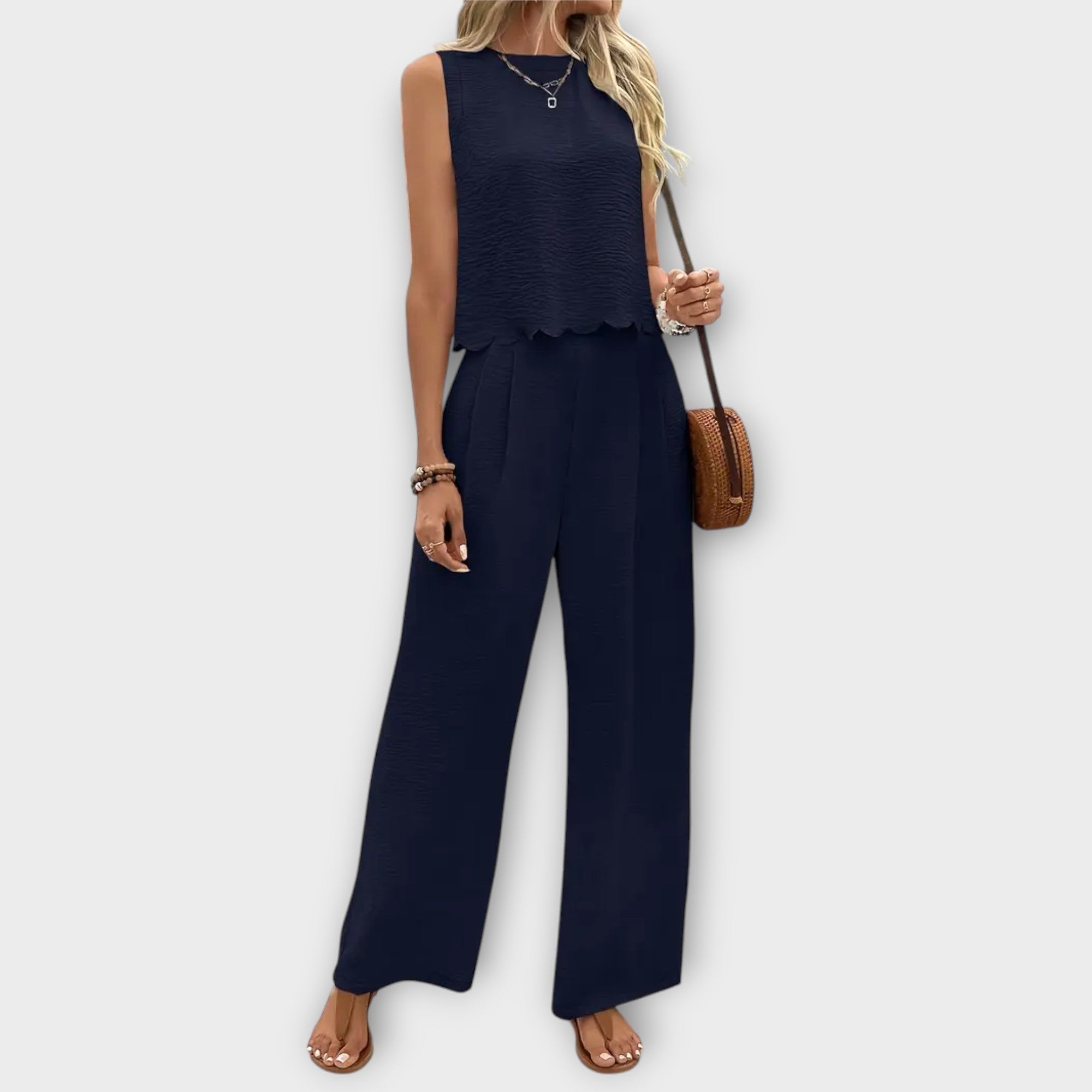 Valeria | Chaleco con borde de pétalas y pantalones largos