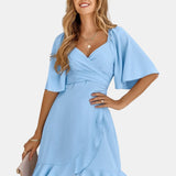 Claire | Vestido midi azul claro de verano con cinturón envolvente