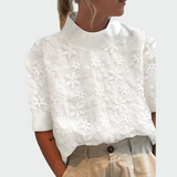 Camisa bordada con cuello alto