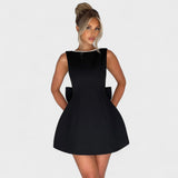 Carrie | Vestido mini con cinta de perlas