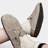 Aubree | Zuecos Unisex de Gamuza con Hebilla Ajustable